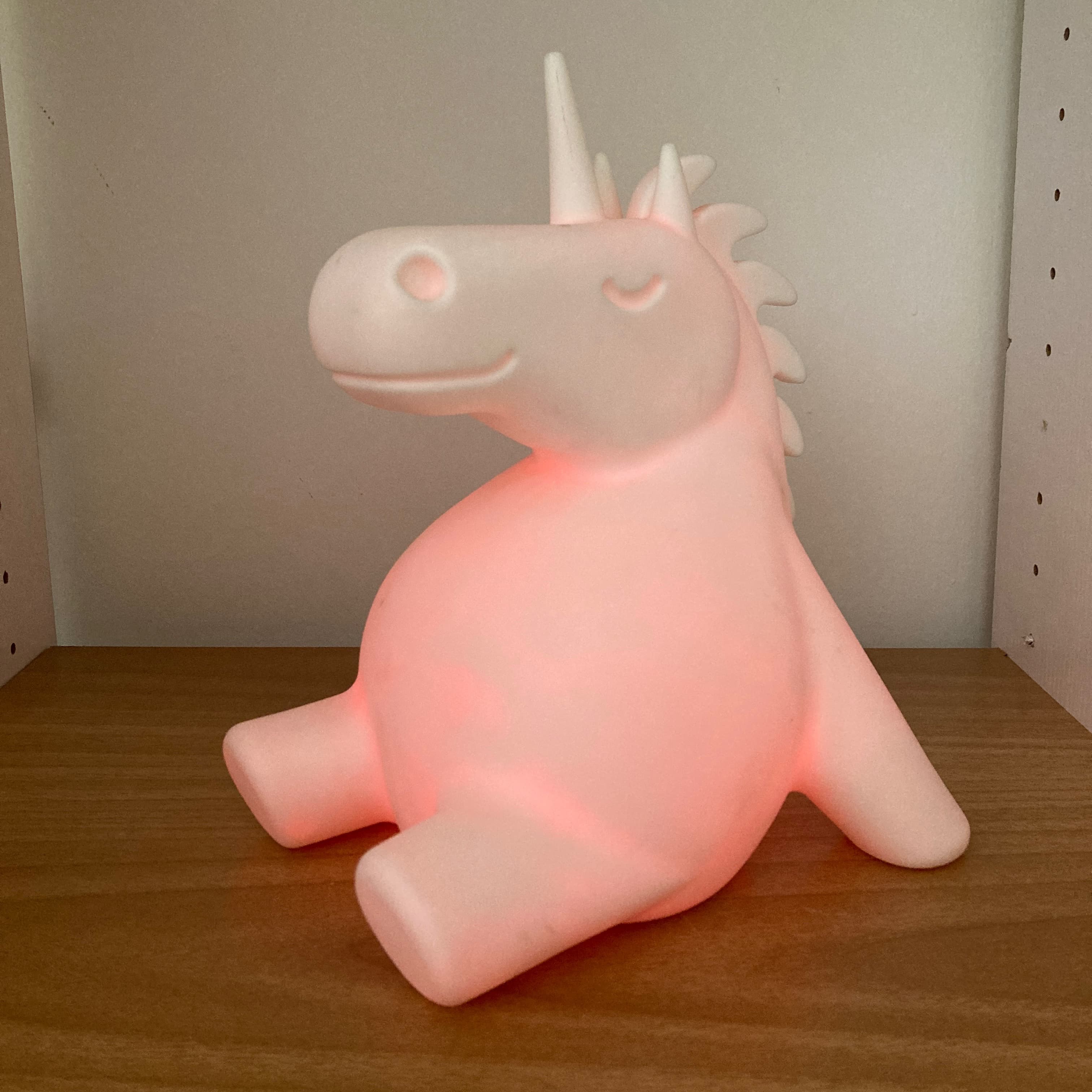 Luce notturna a forma di unicorno paffuto che cambia colore - 2