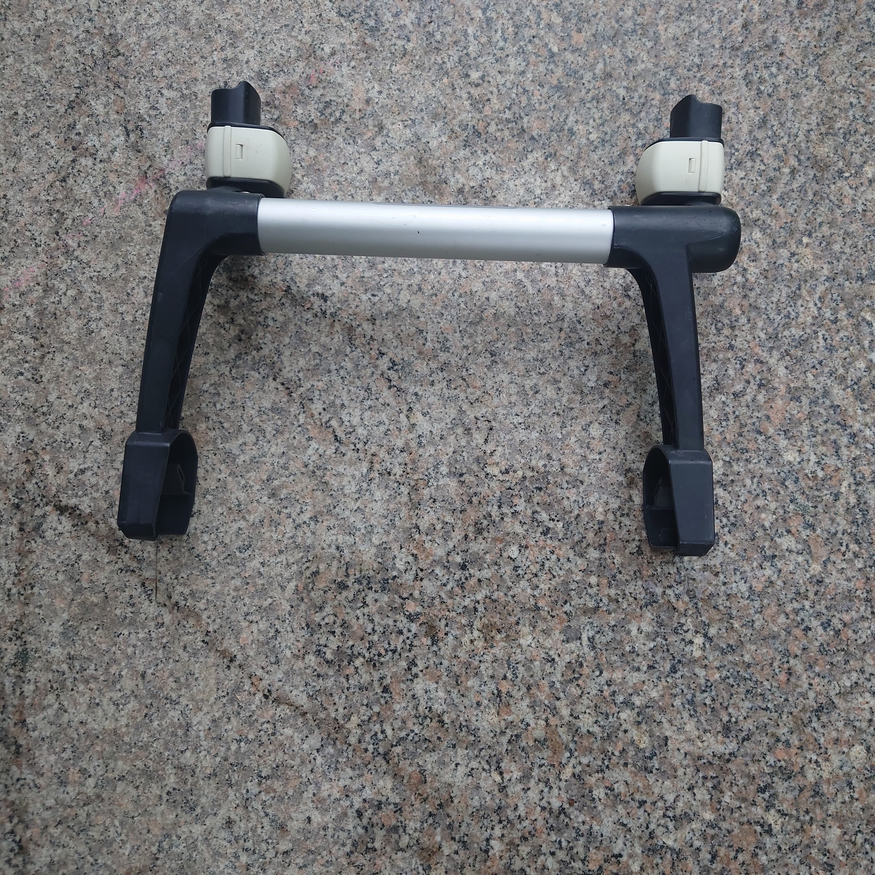 Bugaboo Maxi Cosi Adapter  - 2