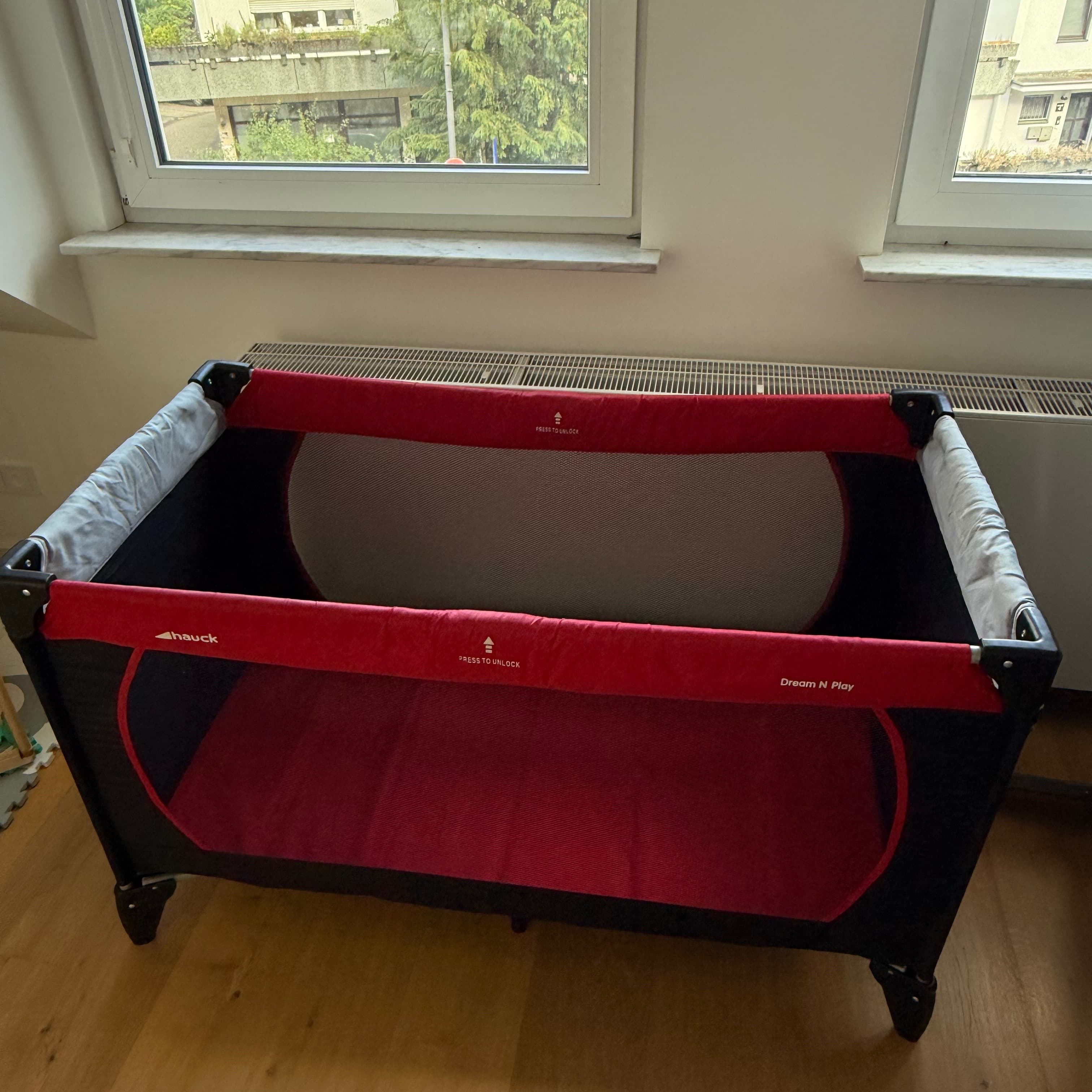 Hauck Dream n Play Reisebett rot schwarz