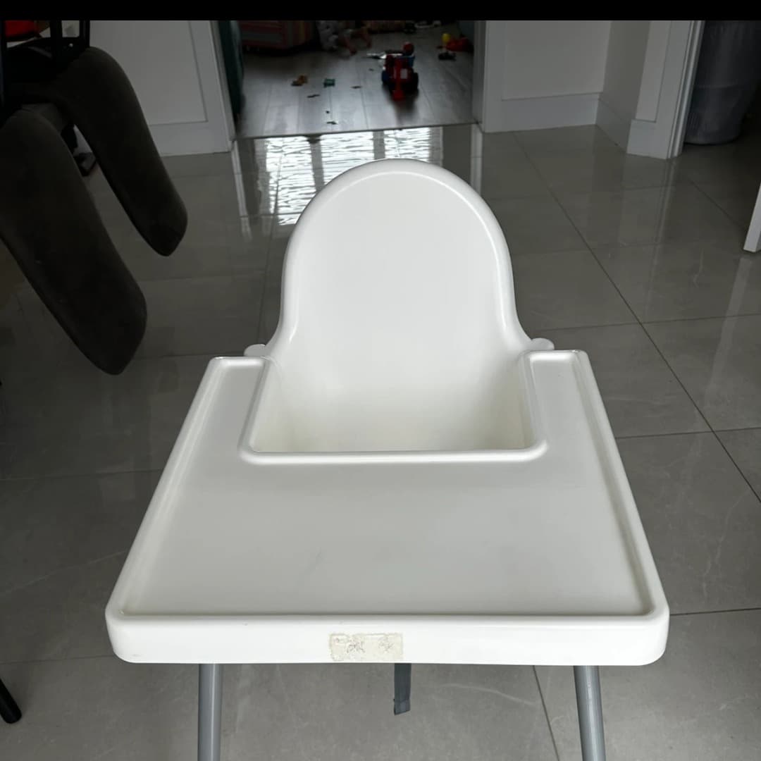 Chaise haute en plastique