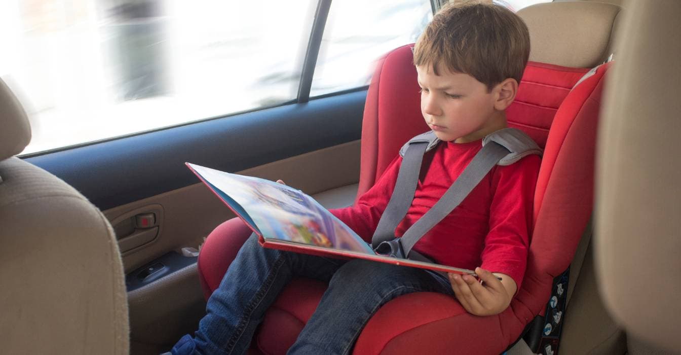 Cómo Mantener Entretenido a Tu Niño Pequeño Durante un Viaje por Carretera: Guía para Familias Viajeras