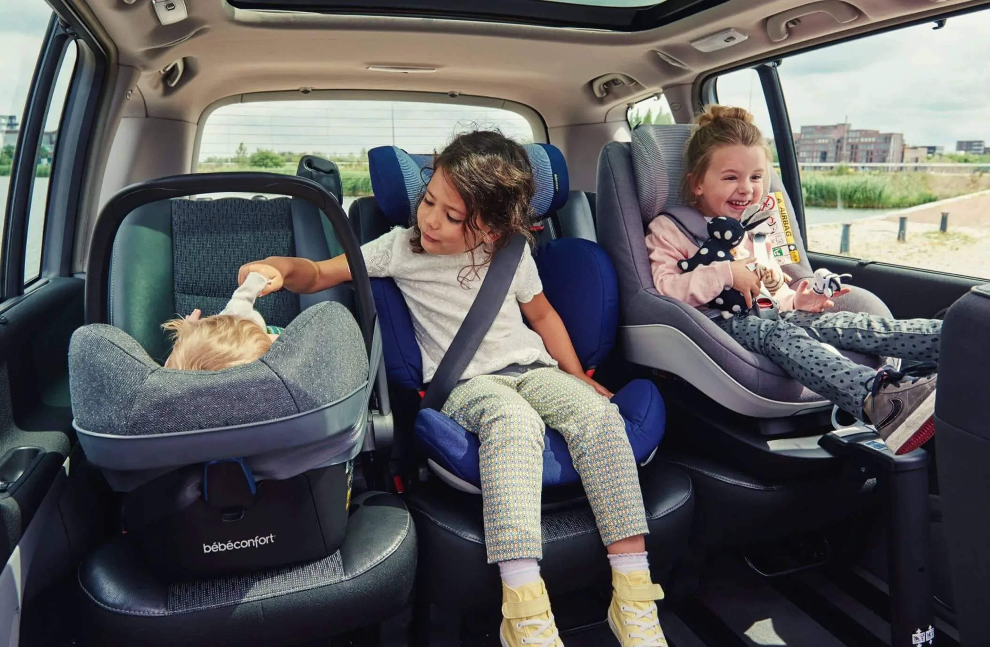 La Importancia de Alquilar Sillas de Coche para tus Pequeños