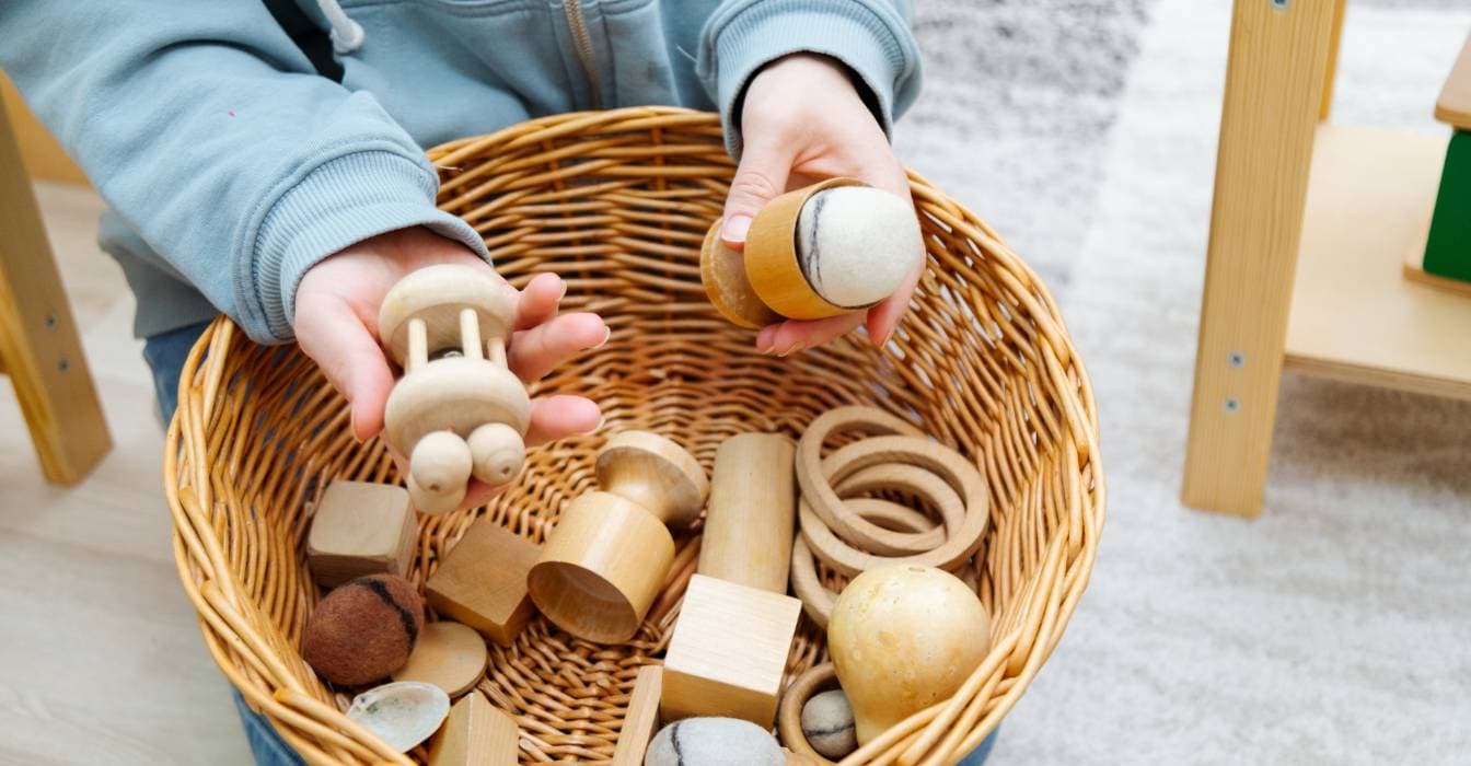 Actividades Montessori para Bebés y Niños Pequeños: 10 Actividades que Puedes Probar en Casa