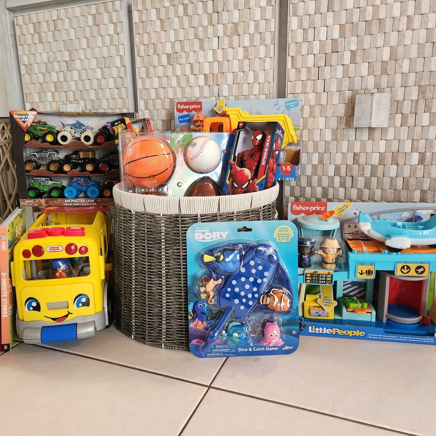 Jouets assortis - Adaptés à l'âge de l'enfant. - 4