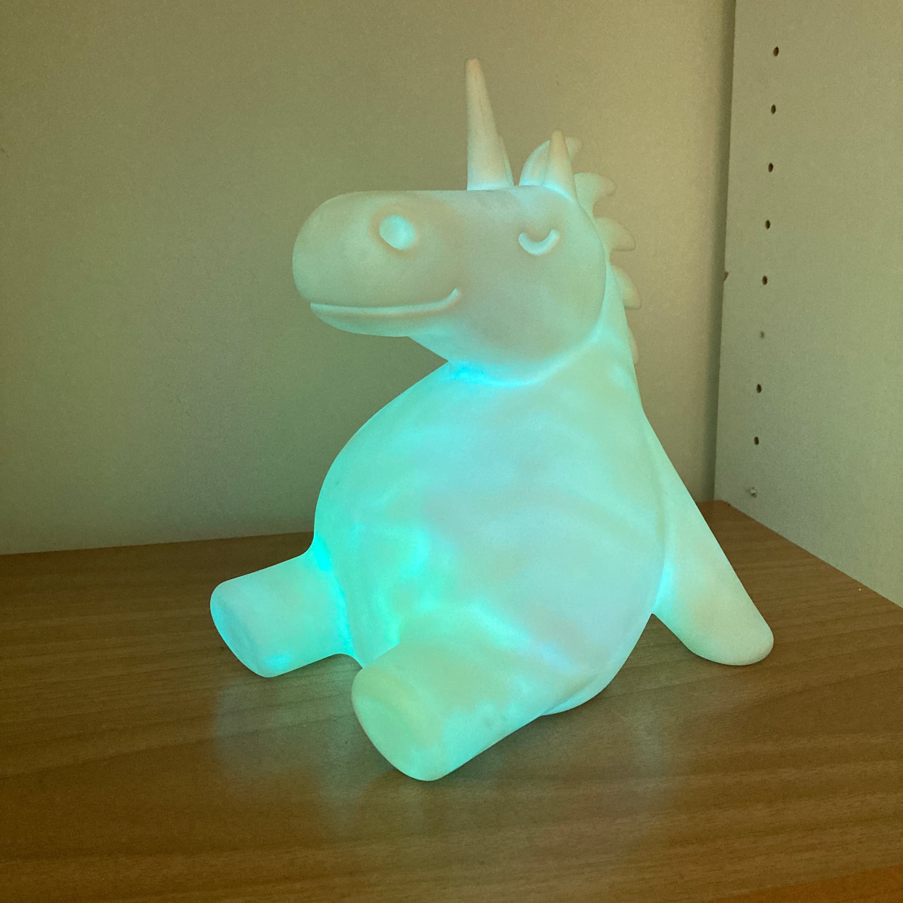 Luz nocturna de unicornio regordete que cambia de color