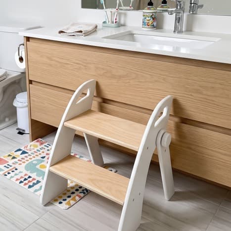 2-stufiger Kinderhocker aus Holz - 2