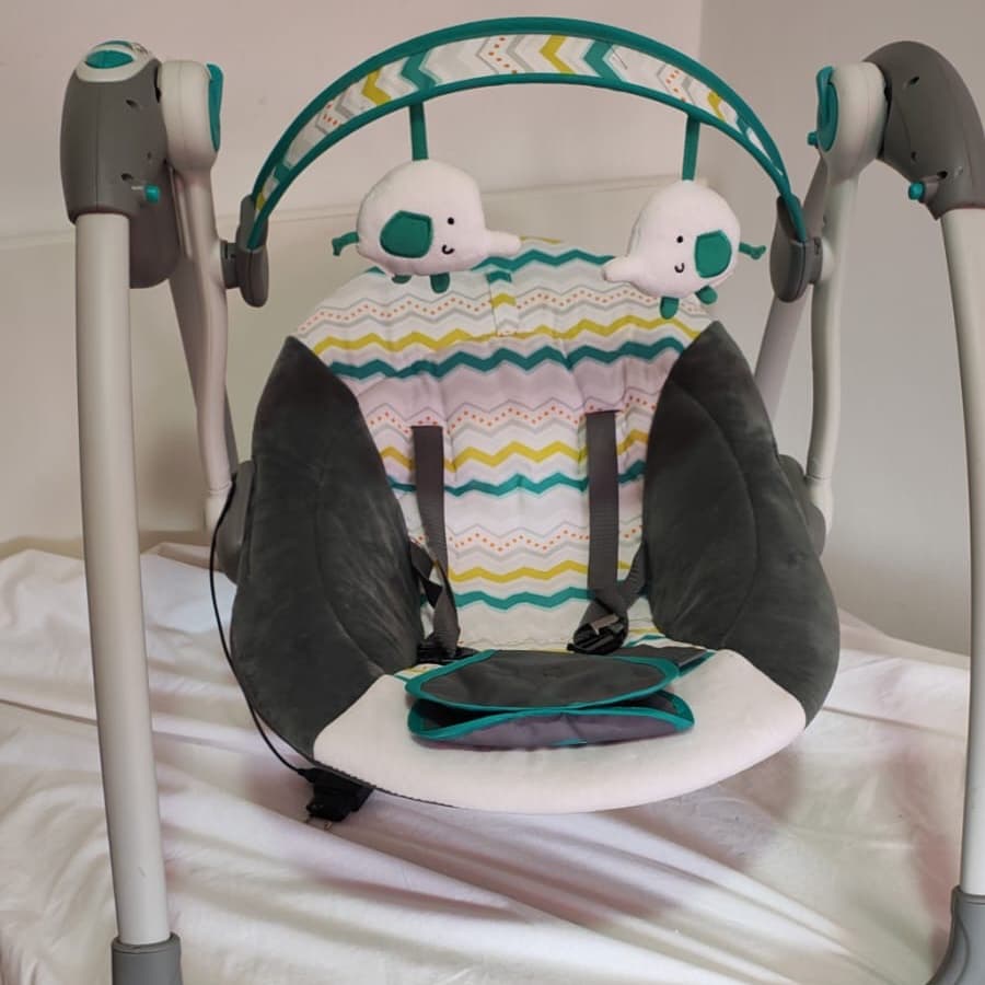 Balançoire automatique Mastela pour nouveau-né à tout-petit avec musique, tissu respirant et 2 peluches - 3