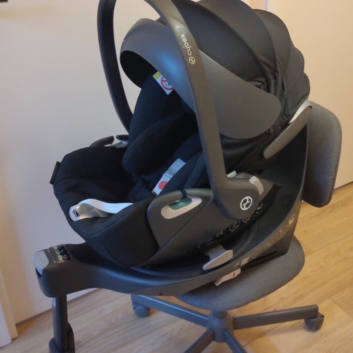 Cybex Cloud Z2 Car Seat with base - 2