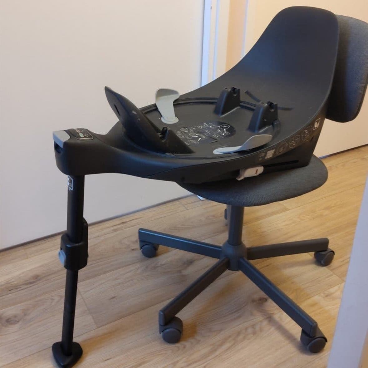 Cybex Cloud Z2 Car Seat with base - 4