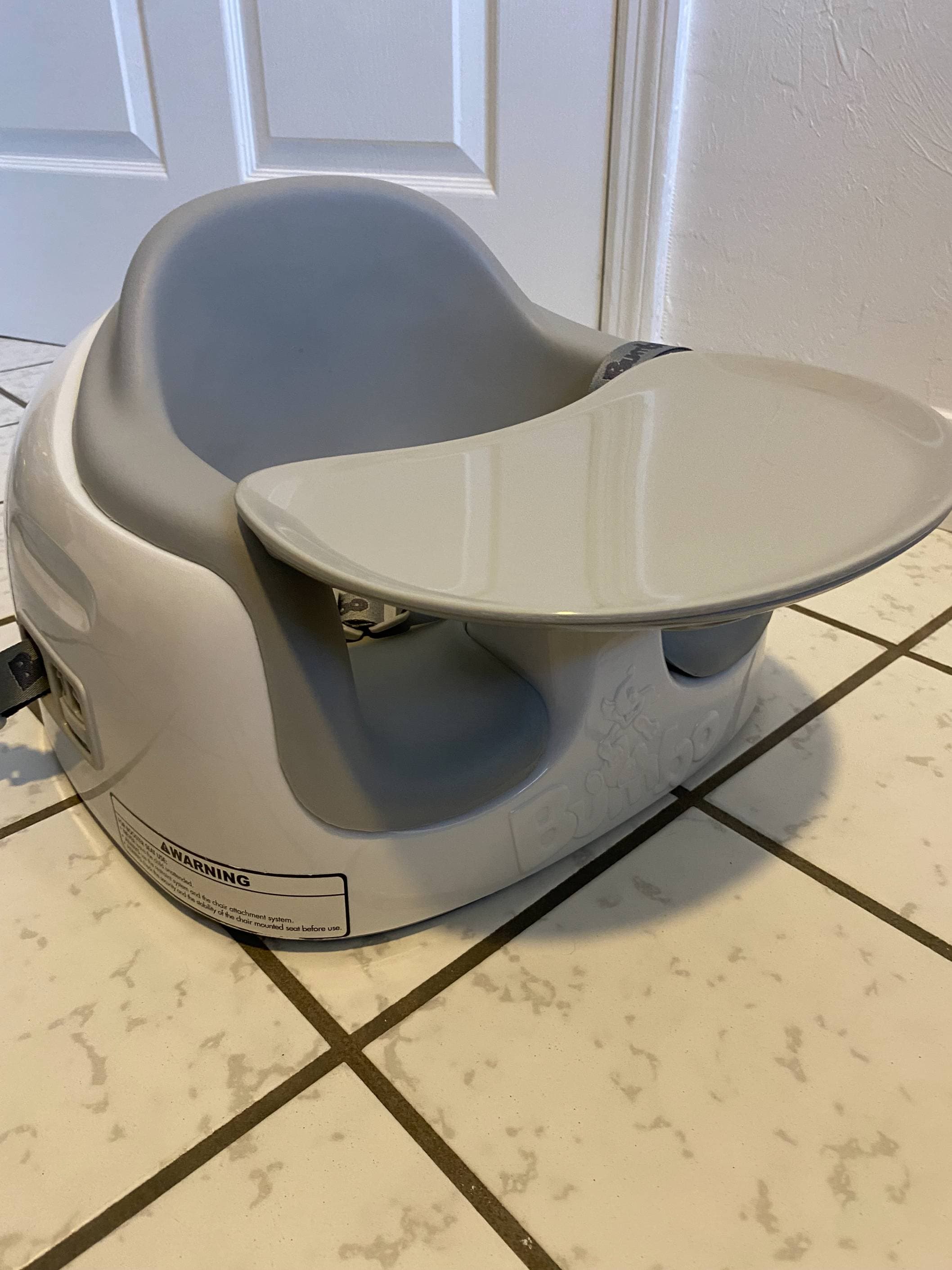 Asiento multiusos de espuma suave Bumbo Baby para bebés y niños pequeños con bandeja extraíble y correas de seguridad con hebillas para niños de 6 a 36 meses - 3